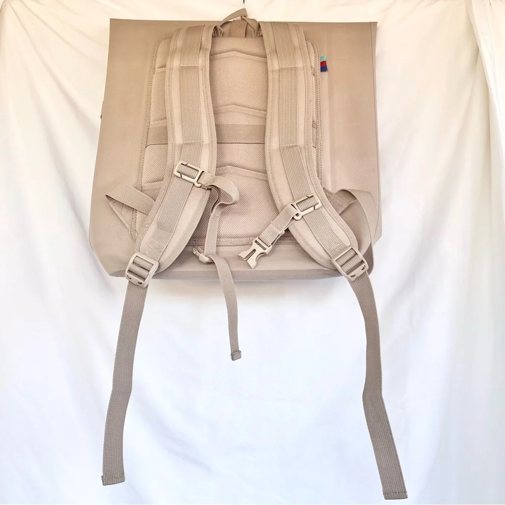 GOT BAG. | ROLLTOP TRAVEL BACKPACK 26L ECO-FRIENDLY WATERPROOF RECYCLED TAN GRAY
